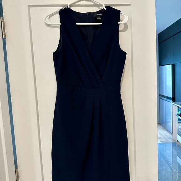 Club Monaco Winhona Sleeveless Dress. Navy. Size 4. - Picture 2 of 5